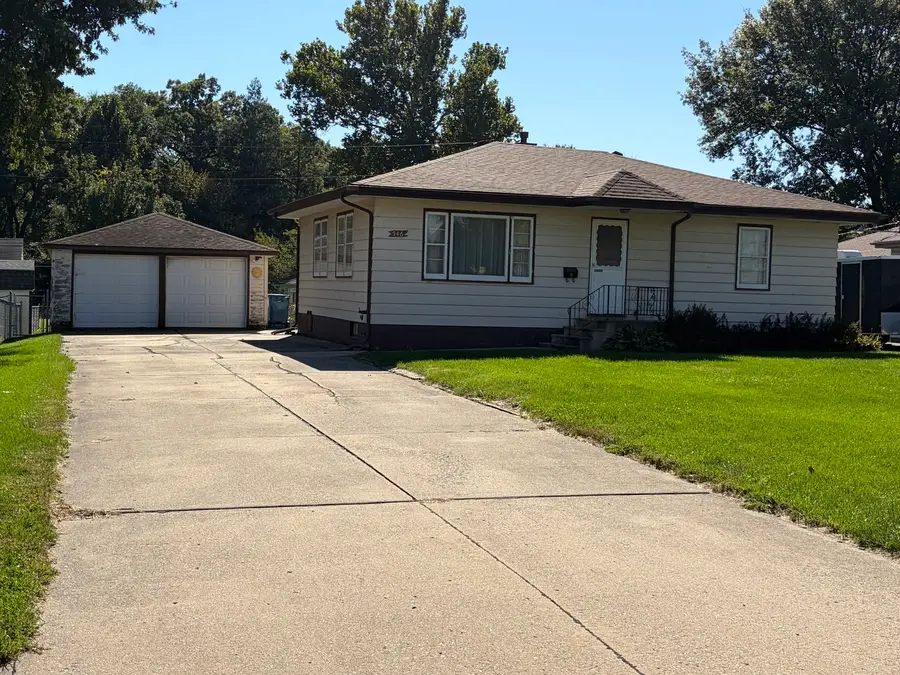 546 Oaklawn Avenue, East Moline, IL 61244 - #2