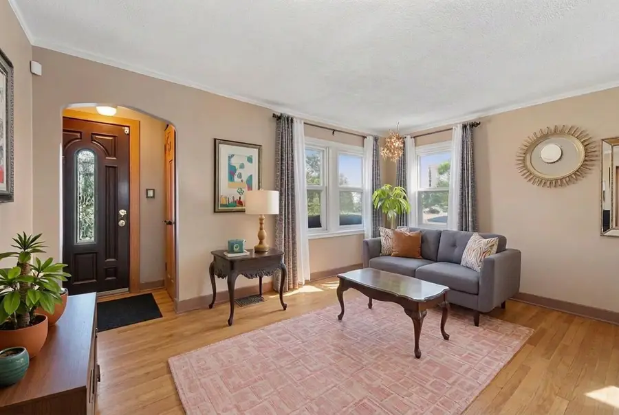9138 Belleforte Avenue, Morton Grove, IL 60053 - #3