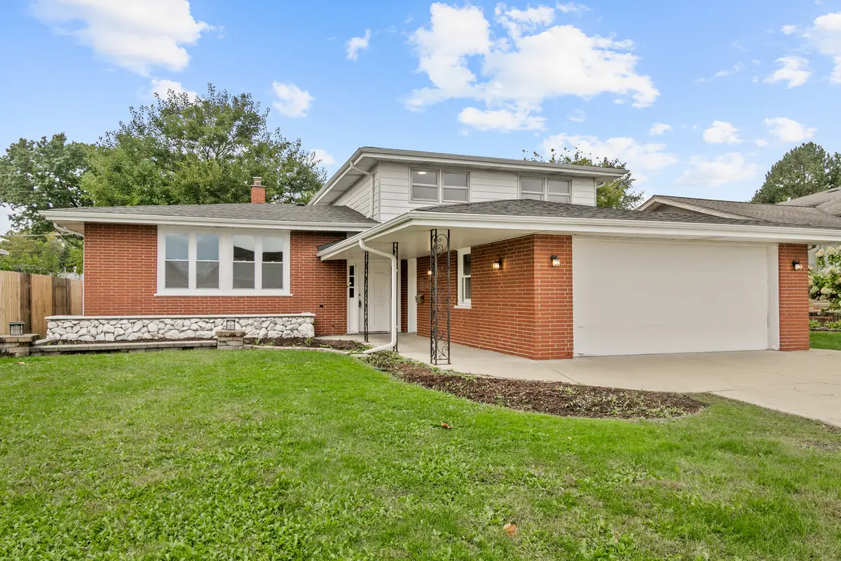 9128 S Komensky Avenue, Oak Lawn, IL 60453 - #1