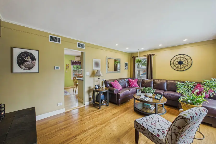 520 N Eastwood Avenue, Mount Prospect, IL 60056 - #3