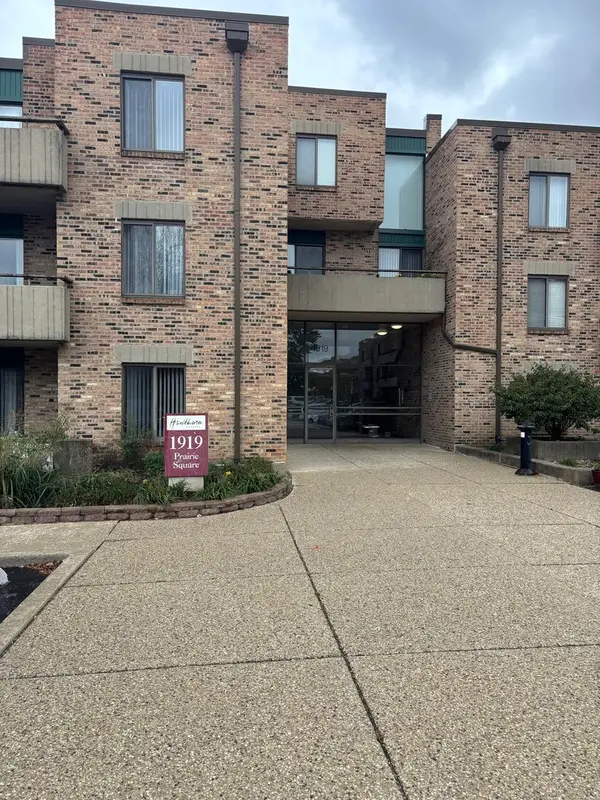 1919 Prairie Square #32, Schaumburg, IL 60173