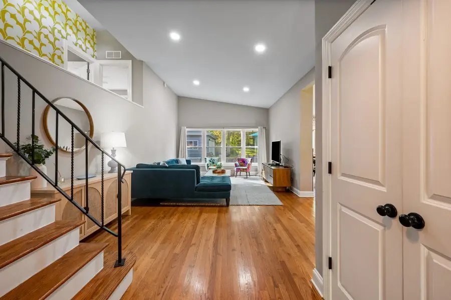 305 Wilshire Drive W, Wilmette, IL 60091 - #2