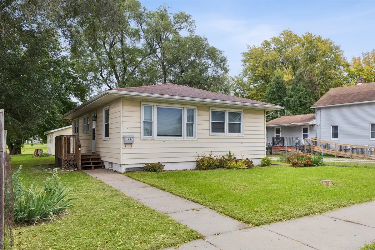 1337 Morton Drive, East Moline, IL 61244 - #1