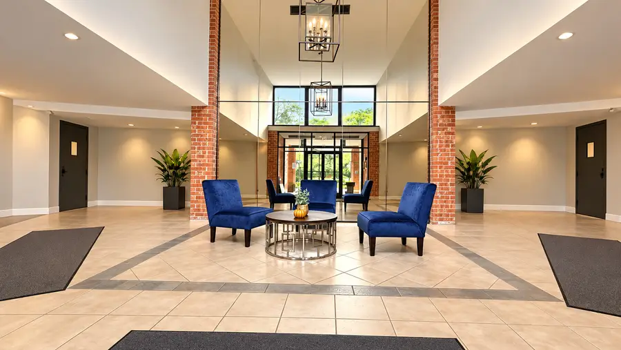 1605 E Central Road #202A, Arlington Heights, IL 60005 - #2