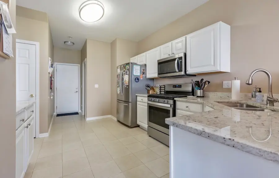 335 Thornwood Way #D, South Elgin, IL 60177 - #2