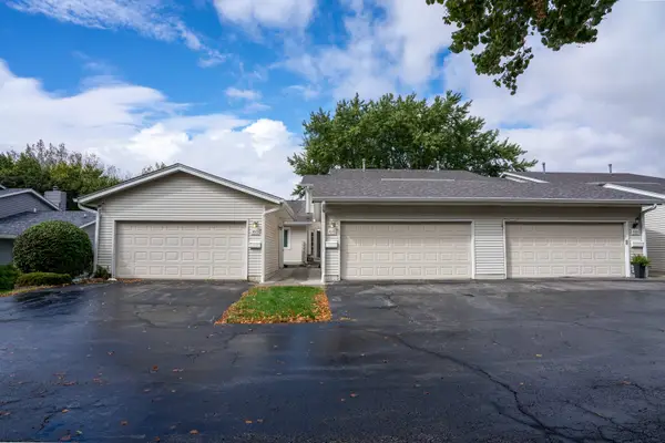 3076 Parkwild Drive, Bettendorf, IA 52722