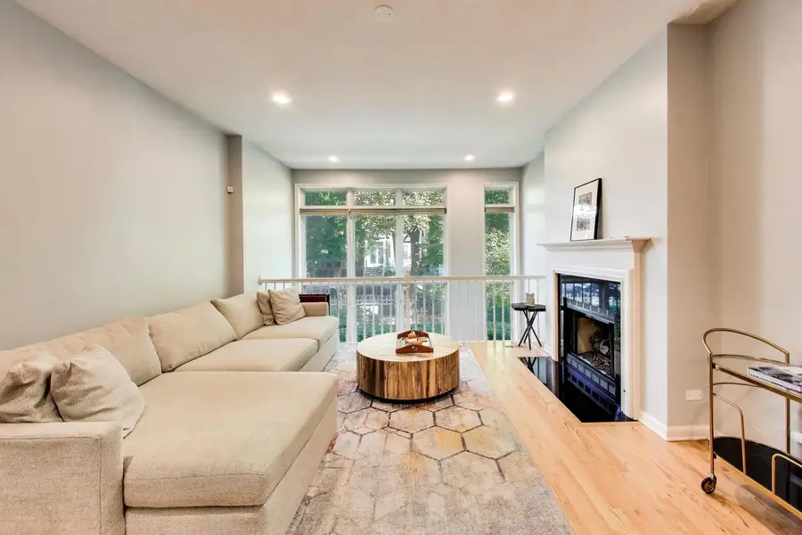 2622 N Mildred Avenue #1, Chicago, IL 60614 - #3