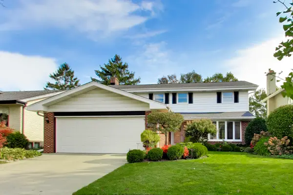 8321 N Knight Avenue, Niles, IL 60714