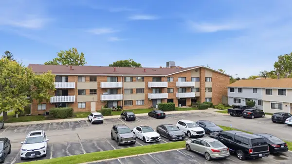 2000 Bayside Drive #114, Palatine, IL 60074