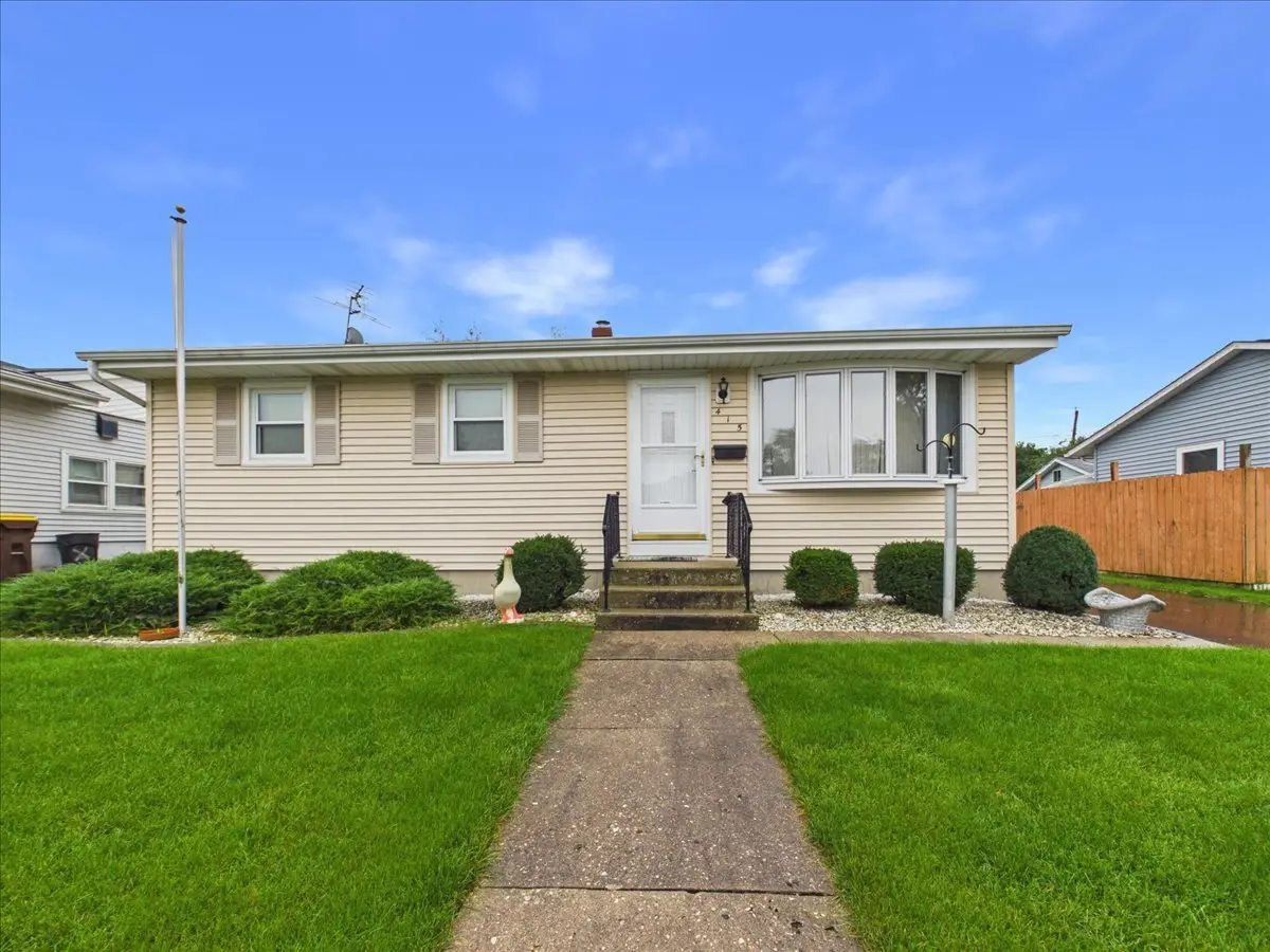 415 E 8th Street, Belvidere, IL 61008 - #1
