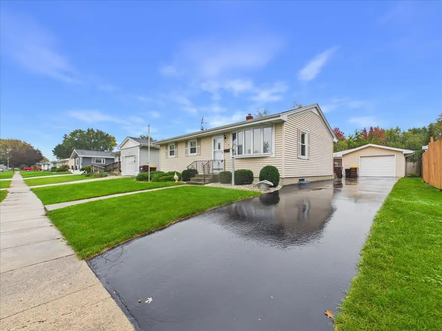415 E 8th Street, Belvidere, IL 61008 - #3
