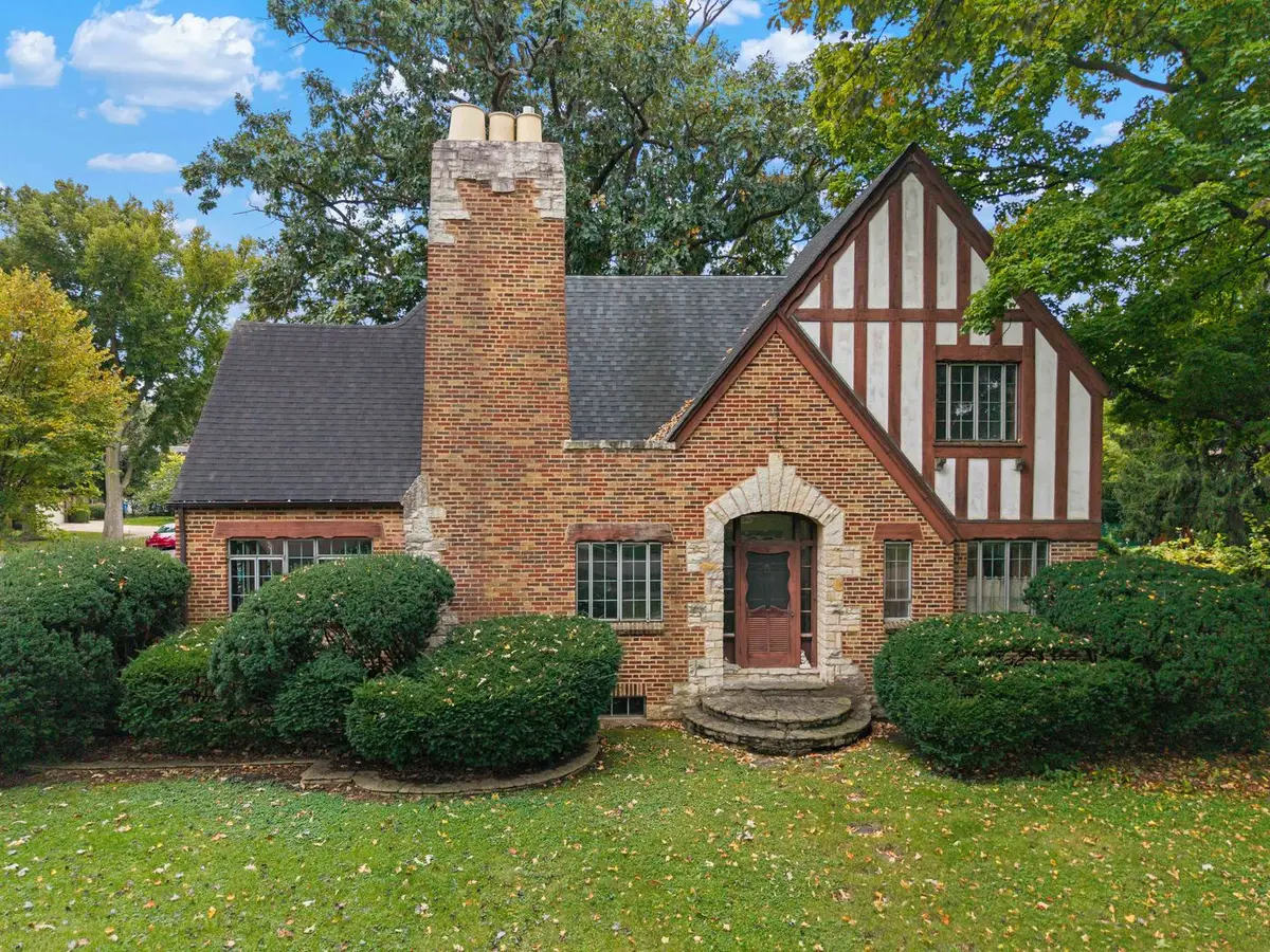412 S Wa Pella Avenue, Mount Prospect, IL 60056 - #1