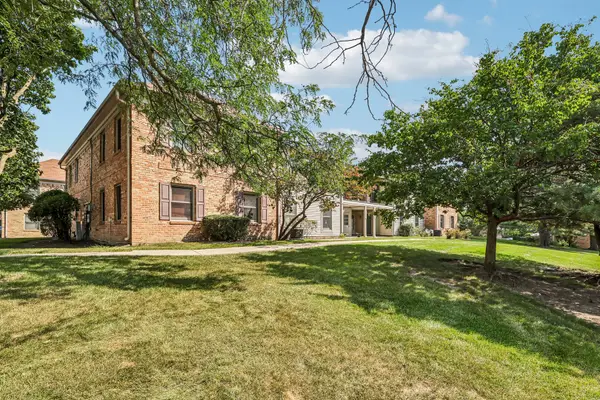 1760 Bristol Walk, Hoffman Estates, IL 60169