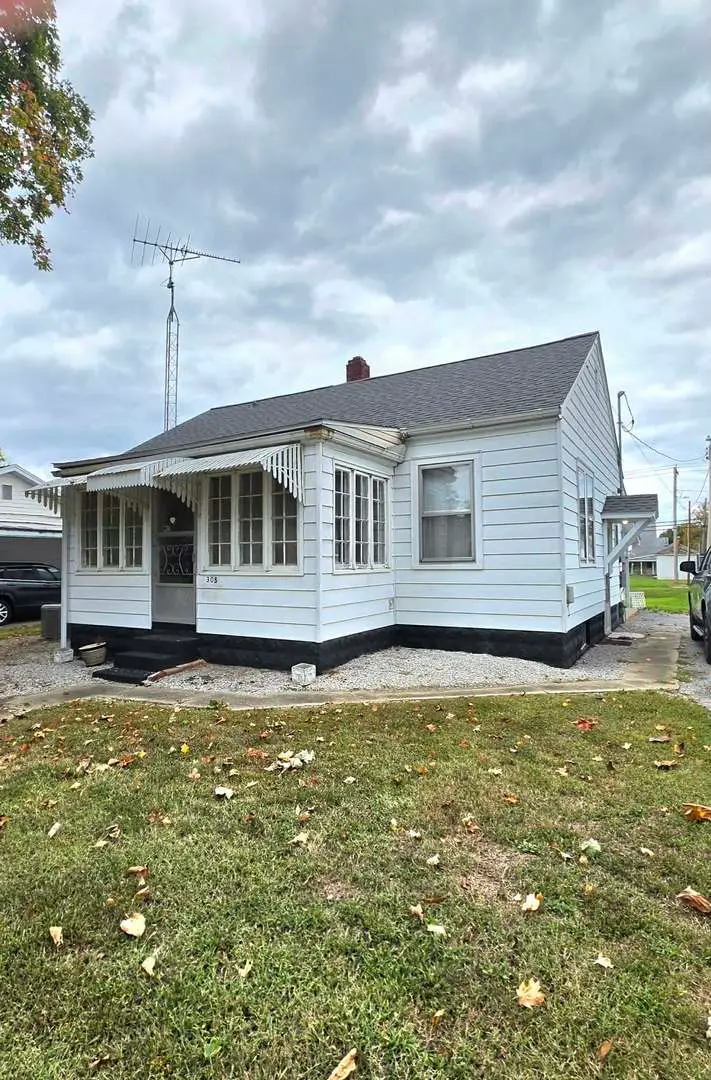 305 N Pearl Street, McLeansboro, IL 62859 - #3