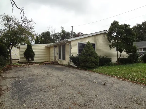 423 Blackhawk Avenue, Carpentersville, IL 60110