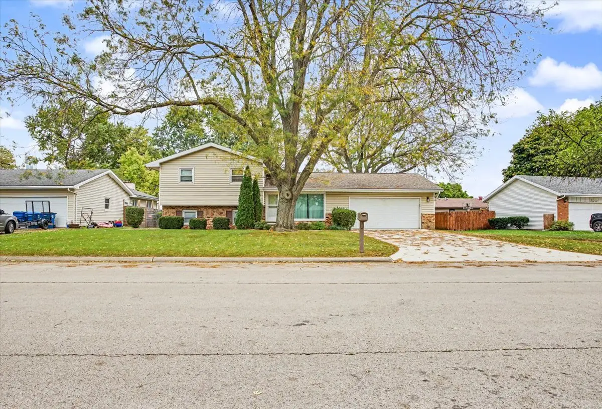 804 N Illini Avenue, Pontiac, IL 61764 - #1