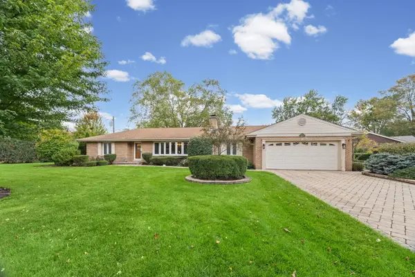 1102 W Burgoyne Road, Arlington Heights, IL 60004