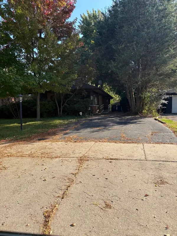 276 E Saint Charles Road E, Elmhurst, IL 60126
