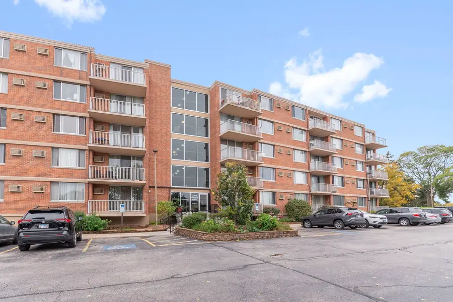 2200 S Stewart Avenue #4D, Lombard, IL 60148 - #3