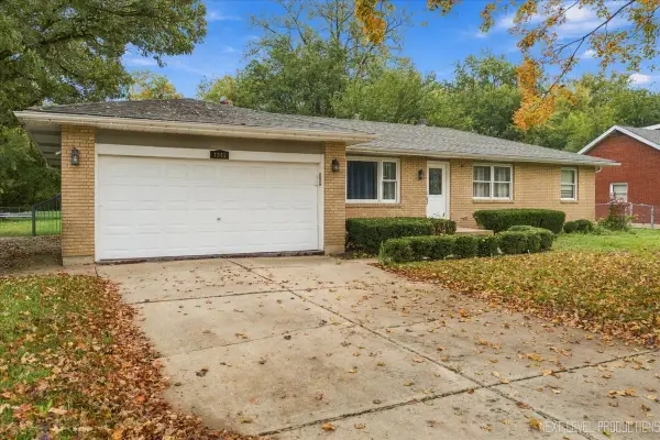 1931 Charles Lane, Aurora, IL 60505