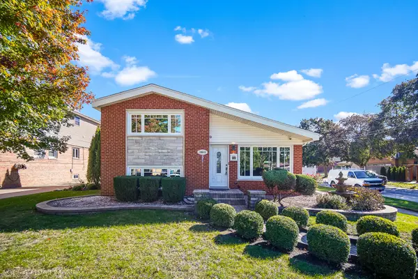 10545 S Kenneth Avenue, Oak Lawn, IL 60453