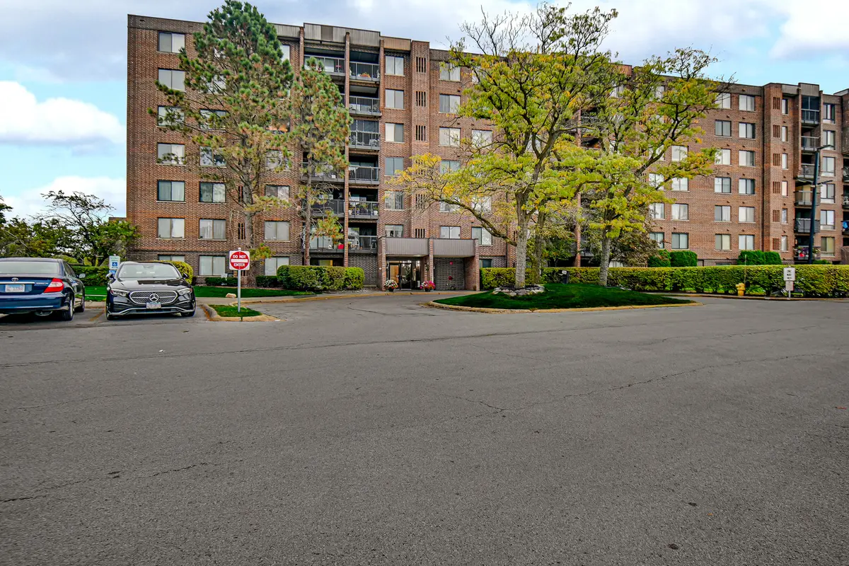 400 Park Avenue #204, Calumet City, IL 60409 - #1