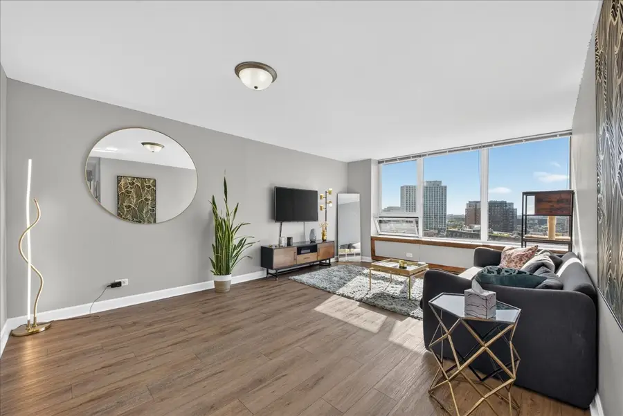 3930 N Pine Grove Avenue #1610, Chicago, IL 60613 - #3