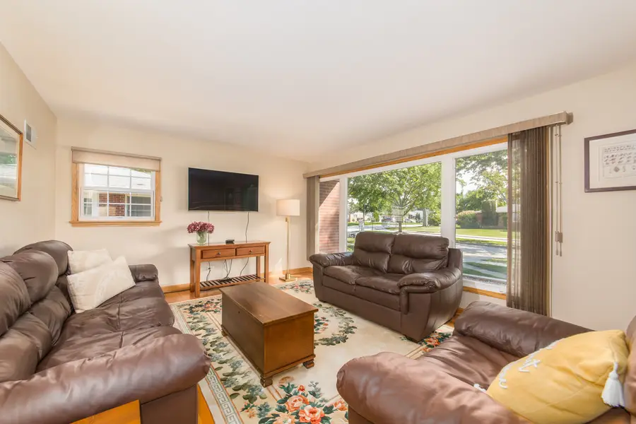 502 W Lonnquist Boulevard, Mount Prospect, IL 60056 - #3