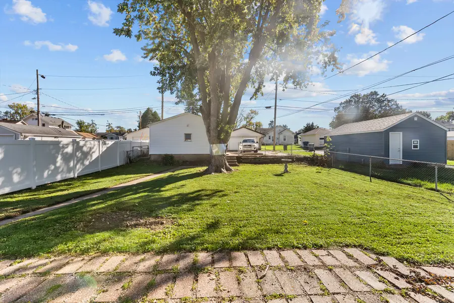 323 W 32nd Street, Davenport, IA 52803 - #3