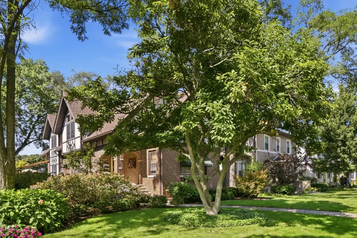 812 Courtland Avenue, Park Ridge, IL 60068 - #1