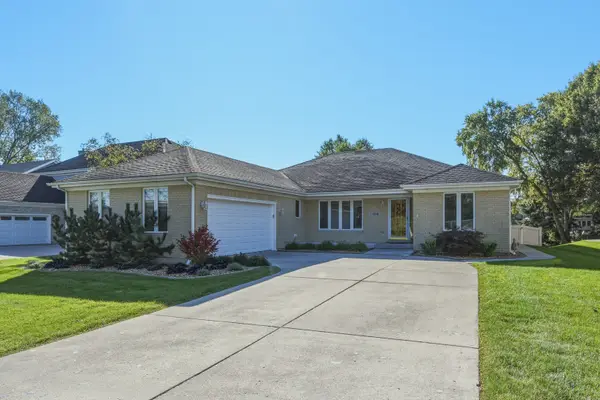 1041 E Thomas Street, Arlington Heights, IL 60004