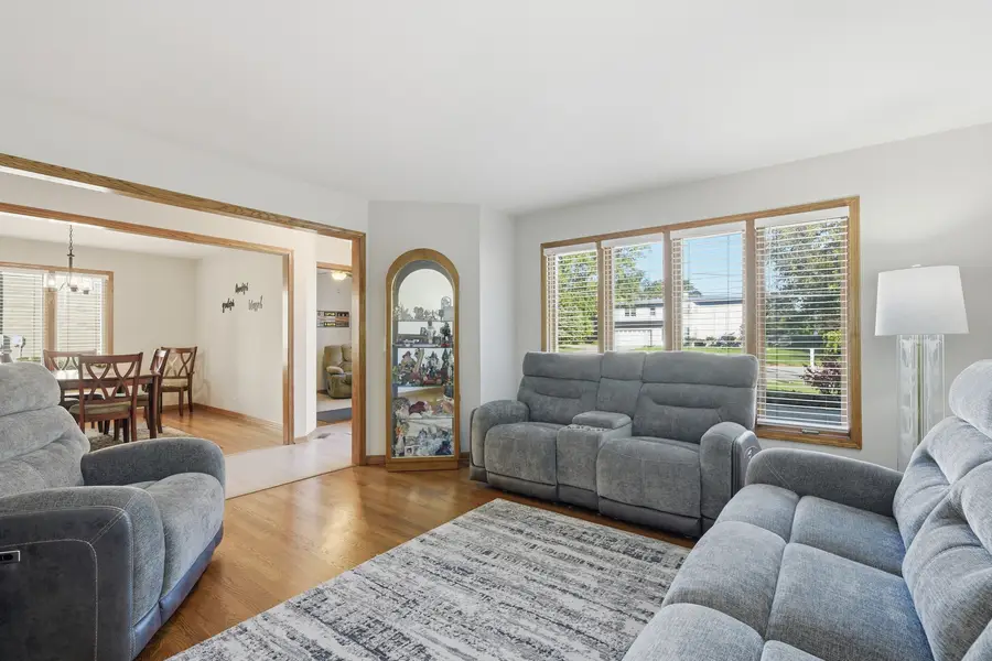 1041 E Thomas Street, Arlington Heights, IL 60004 - #3