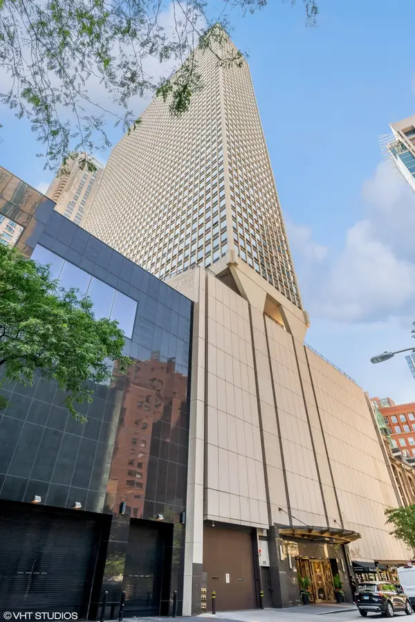 111 E Chestnut Street #34H, Chicago, IL 60611