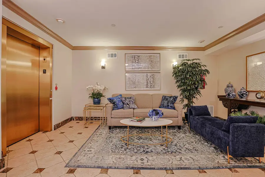 1739 Tudor Lane #308, Northbrook, IL 60062 - #2