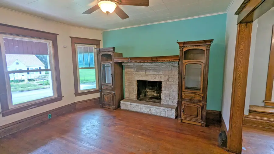 619 W 13th Street, Davenport, IA 52803 - #3