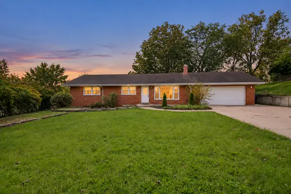 8021 W 91st Street, Hickory Hills, IL 60457