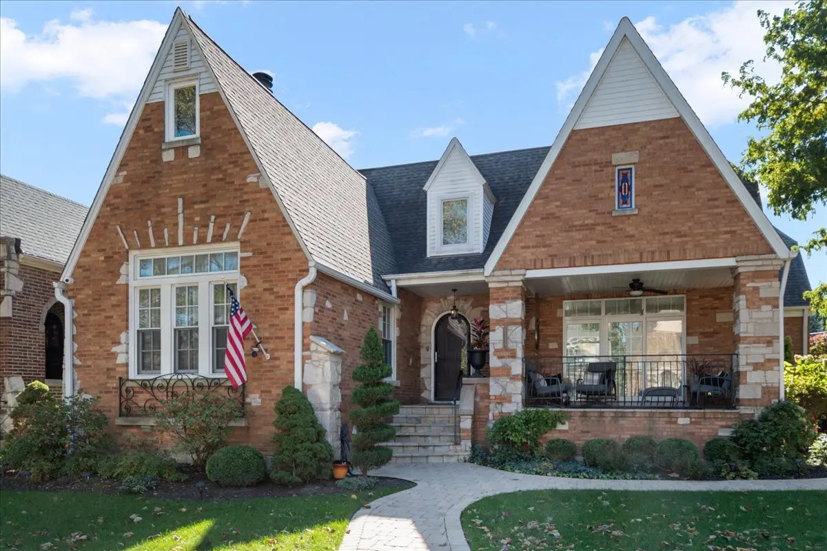 2715 W Morse Avenue, Chicago, IL 60645 - #1