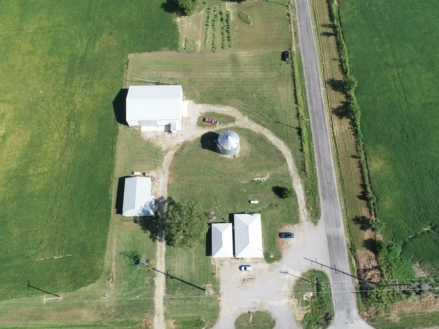 2396 Il Highway 15 Highway, Fairfield, IL 62837 - #2