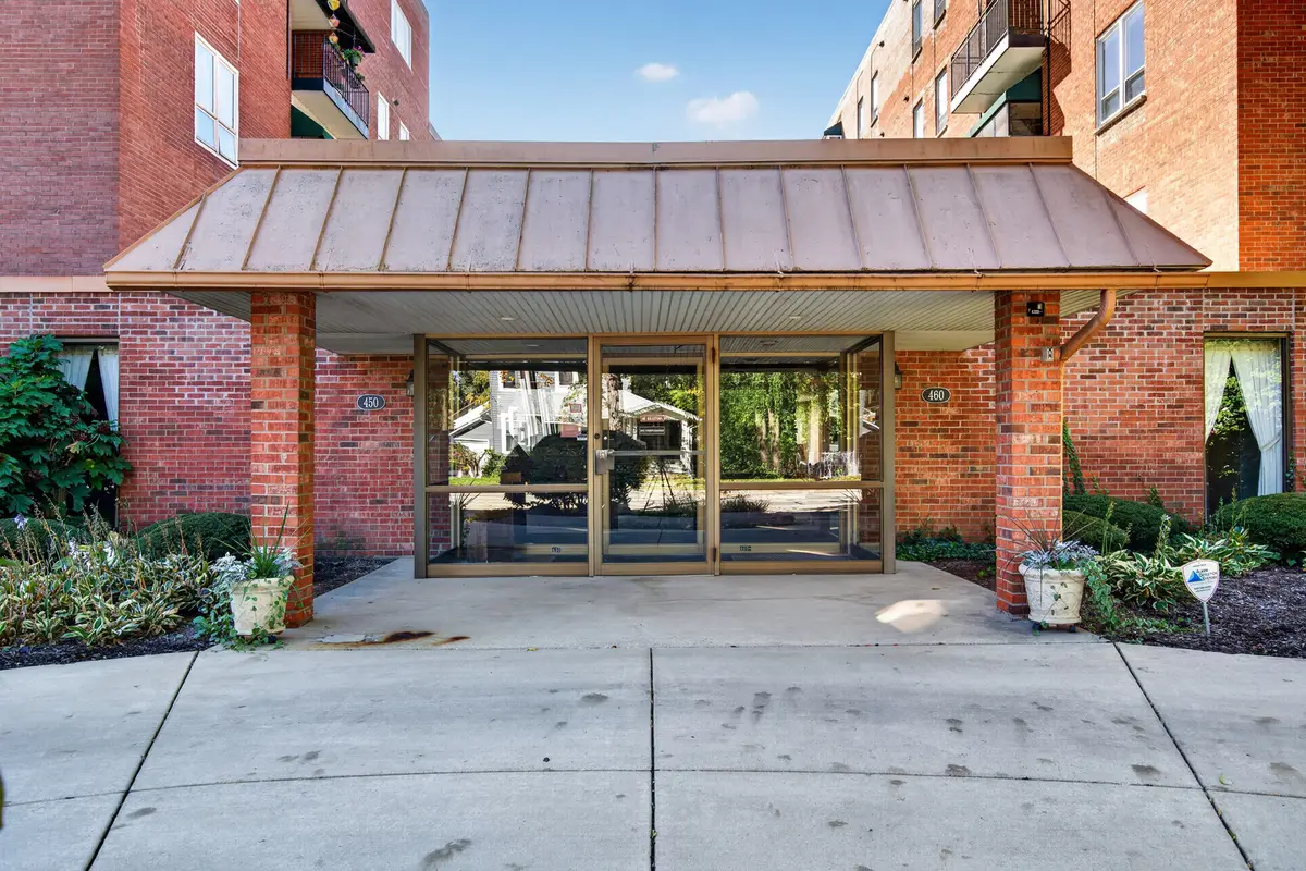 450 W Downer Place #3D, Aurora, IL 60506 - #1