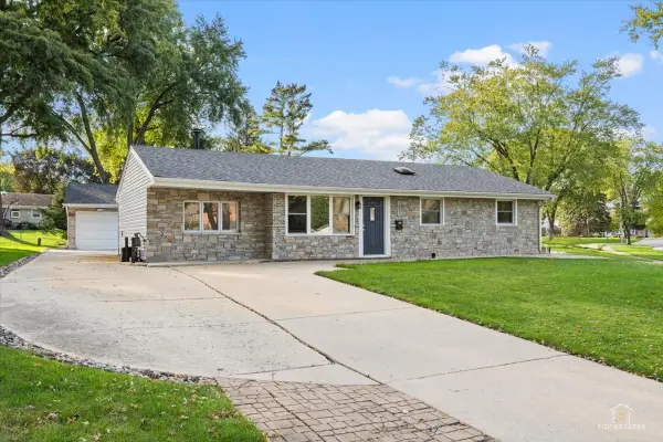 1831 Wedgewood Lane, Schaumburg, IL 60193