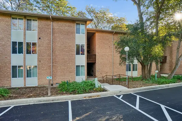 5813 Oakwood Drive #D, Lisle, IL 60532