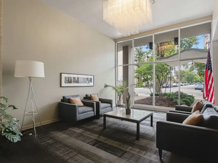 555 W Cornelia Avenue #1002, Chicago, IL 60657 - #3
