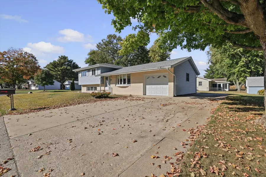 31 Hillcrest Drive, Tuscola, IL 61953 - #3