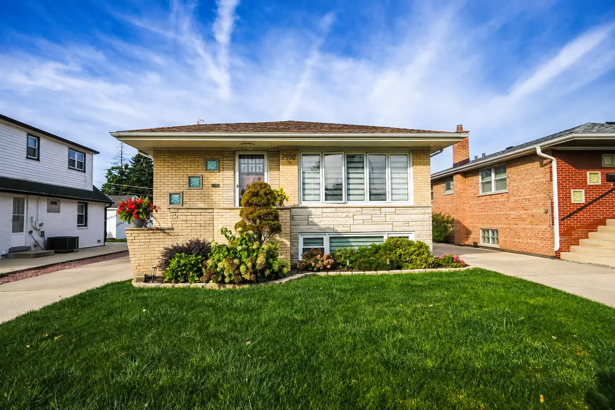 7932 Melvina Avenue, Burbank, IL 60459 - #1