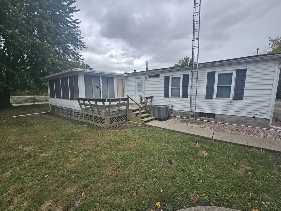 130 W Fifth Street, Bonnie, IL 62816 - #2