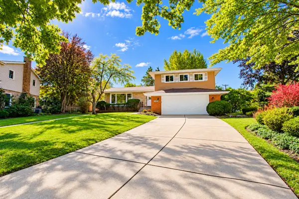 1305 W Mulberry Lane, Arlington Heights, IL 60005
