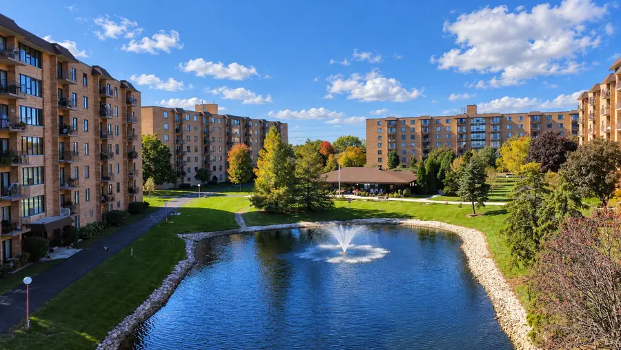 1747 W Crystal Lane #301, Mount Prospect, IL 60056 - #2