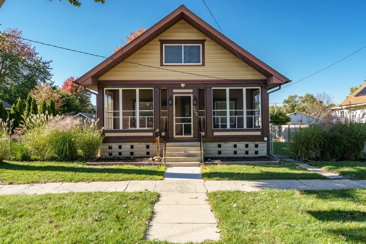 223 W Marshall Street, Belvidere, IL 61008 - #1