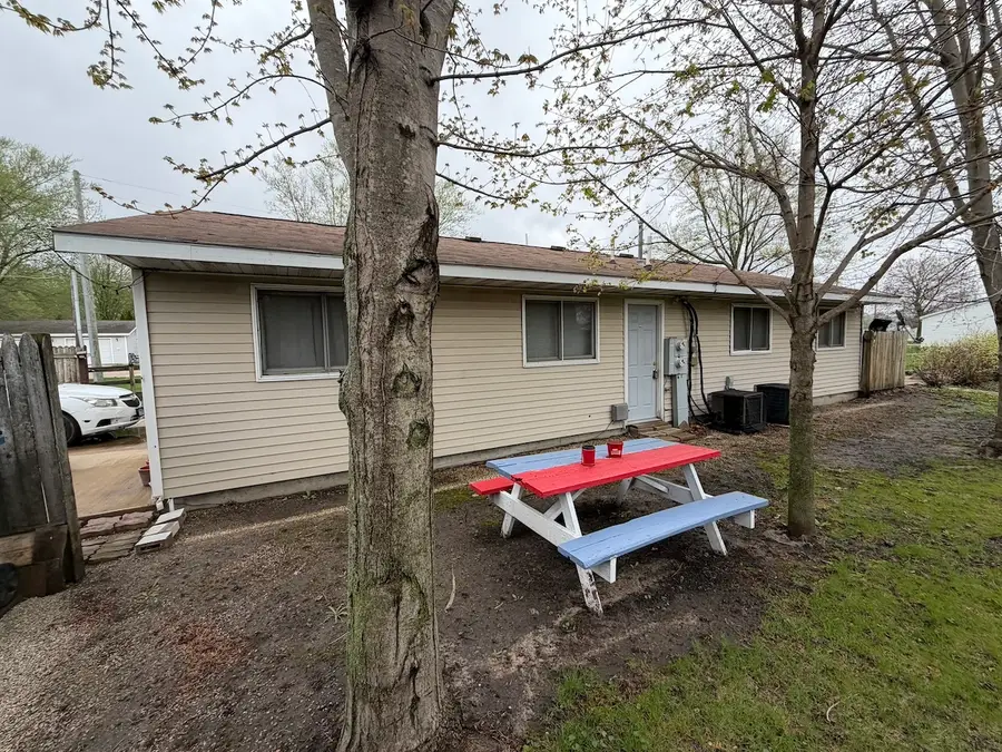 103 W Bacon Street, Amboy, IL 61310 - #2