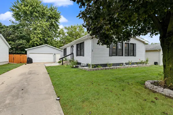 22 Geneva Court, Bloomington, IL 61704